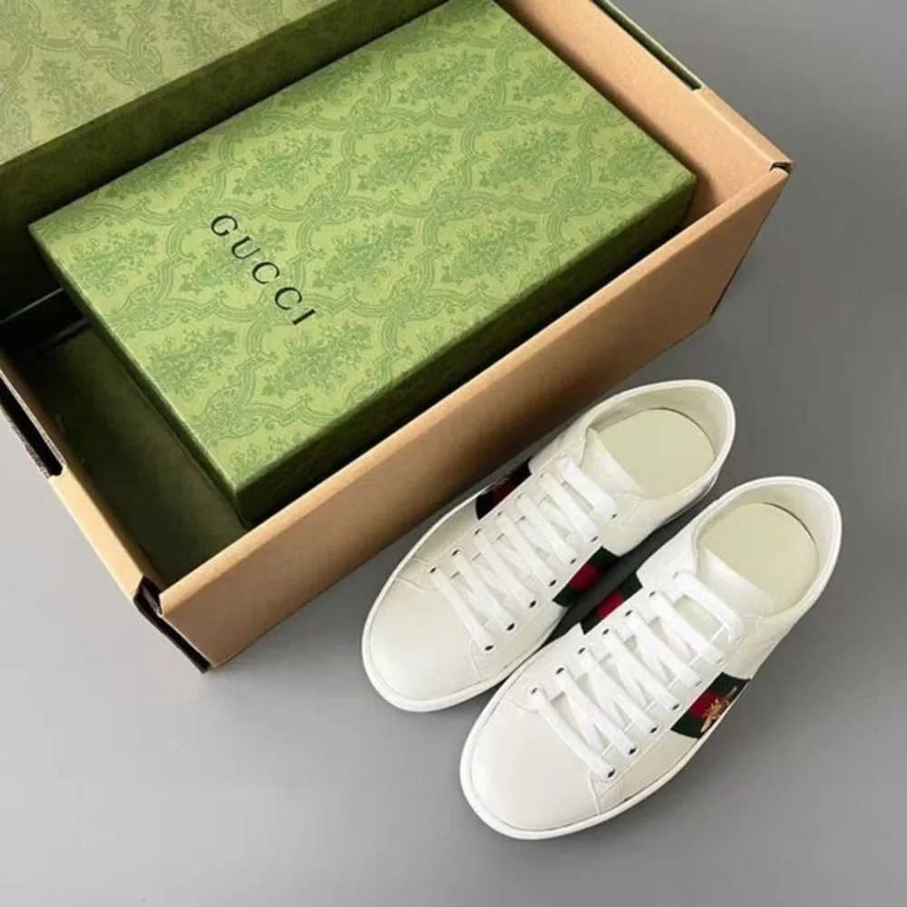 Gucci Ace Bee Embroidered White Leather Sneakers - Picture 7 of 9